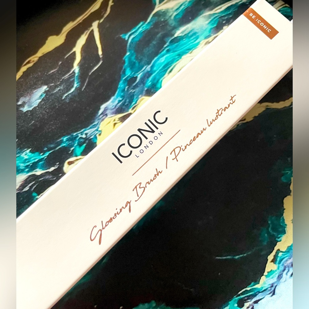 NIB ICONIC LONDON Glossing Brush